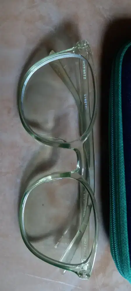 Kacamata bekas mrek stretch warna hijau