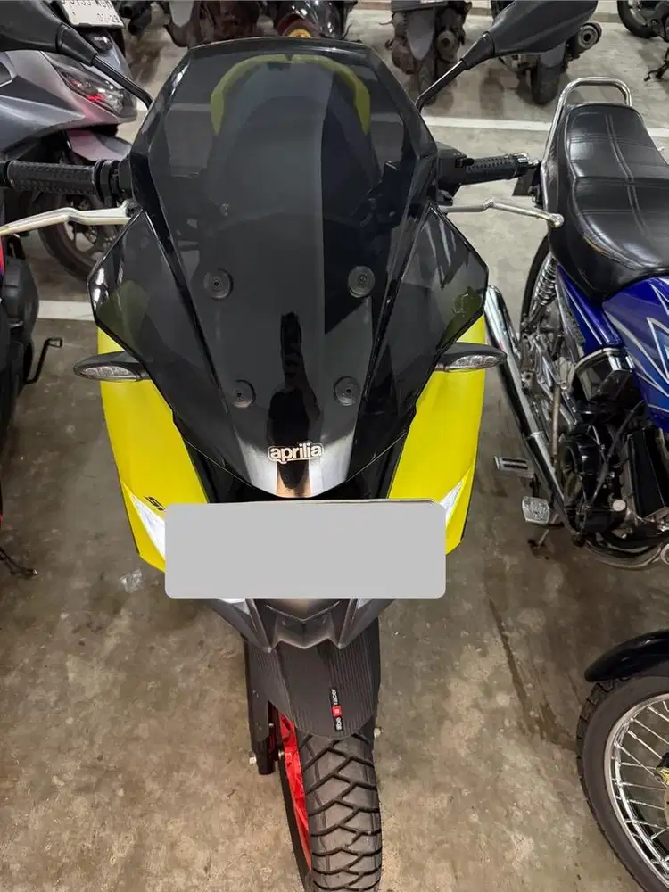 Aprilia SR GT 200 Km rendah