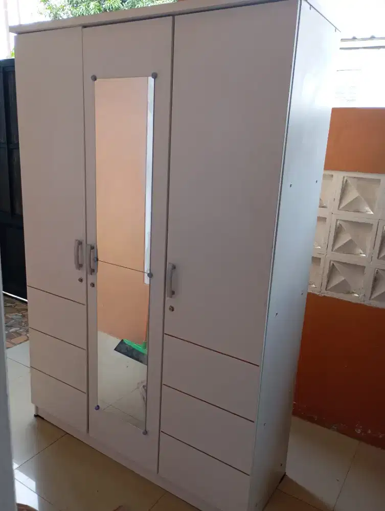 Lemari Pakaian + Meja Rias