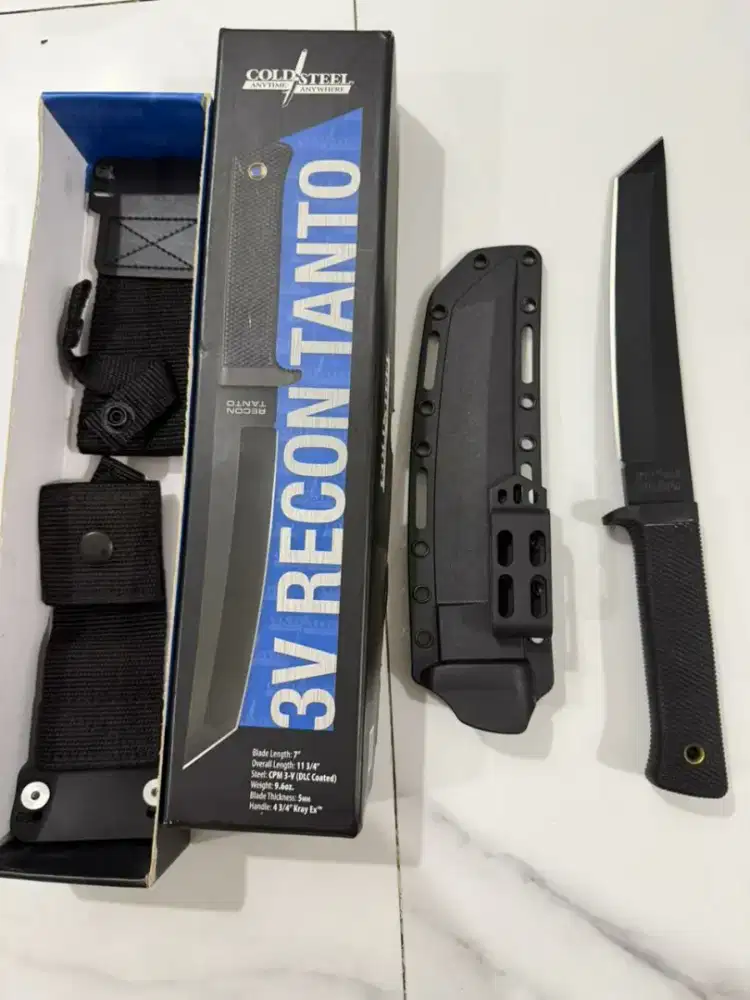 Pisau berburu masih sangat baru