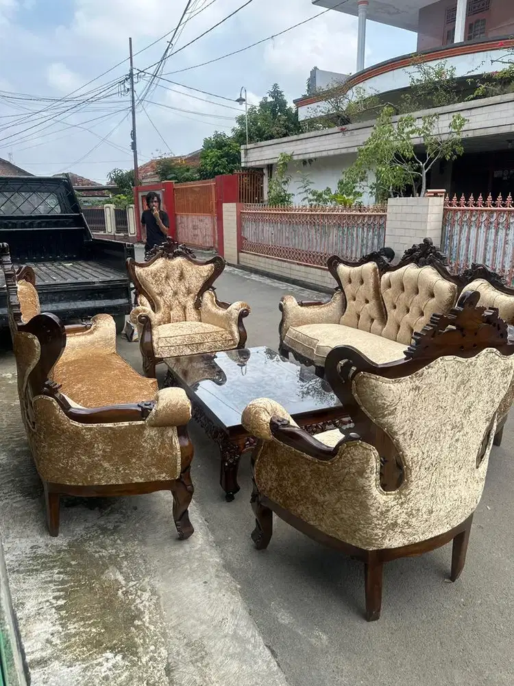 kursi tamu romawi inul