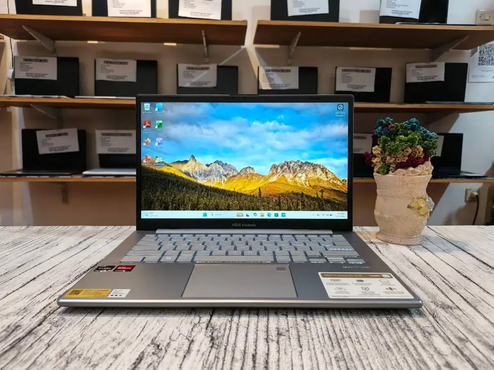 ASUS VIVOBOOK GO 14 E1404FA AMD Ryzen 5-7520U Ram 8 GB/ Garansi