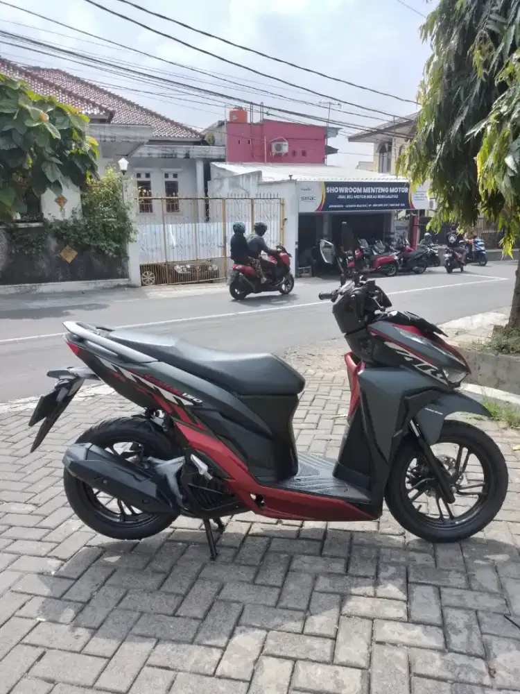 VARIO 150 HITAM MERAH TH 2021, D0 1 JUTA