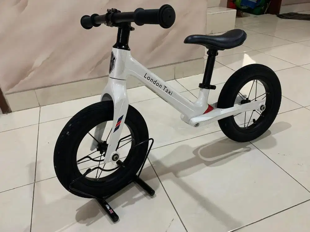 Sepeda anak london taxi