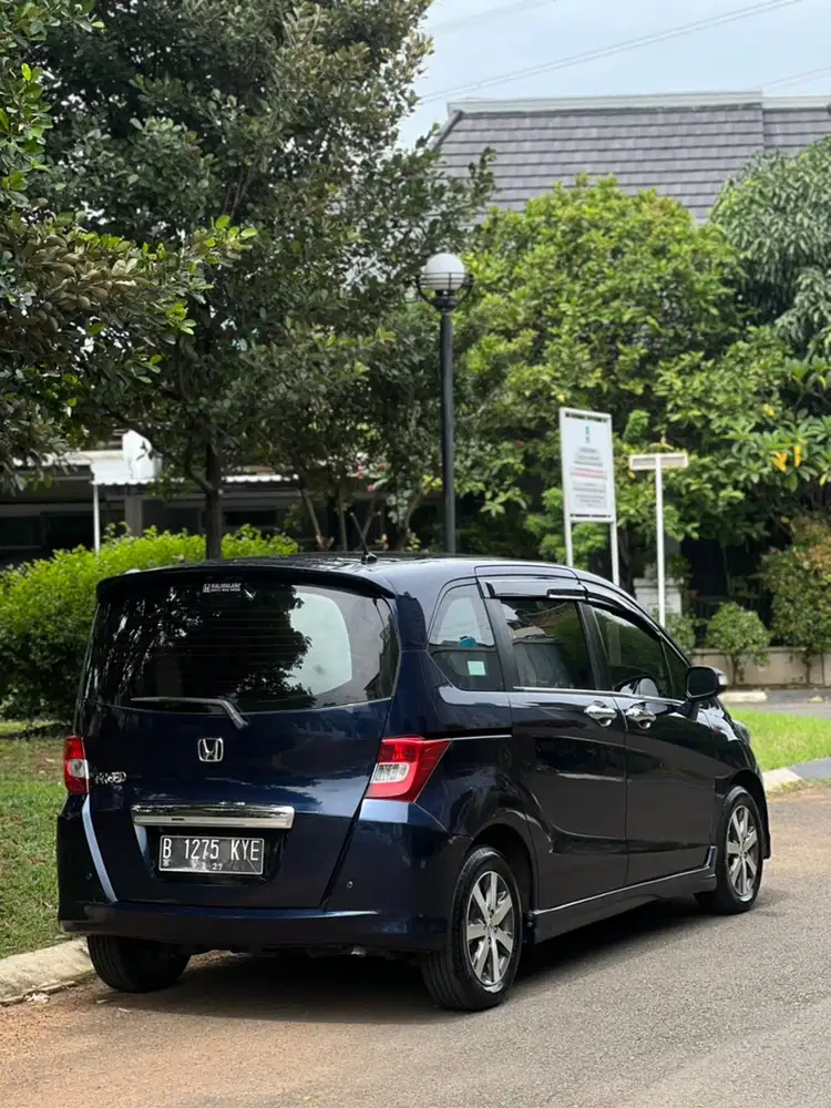 Honda Freed pad 2011 Bensin