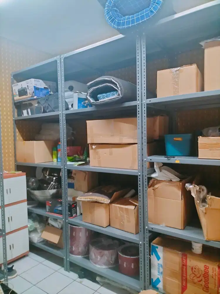 Rak untuk barang kantor