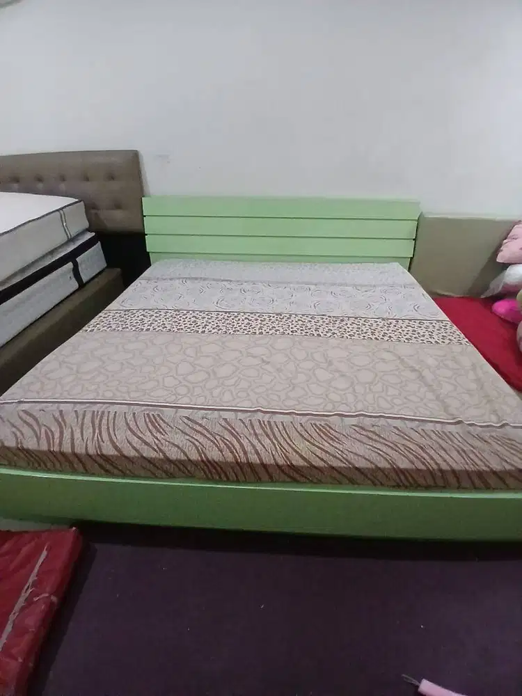 Ranjang Custom 2x2 m Preloved Cat Duko Hijau Muda