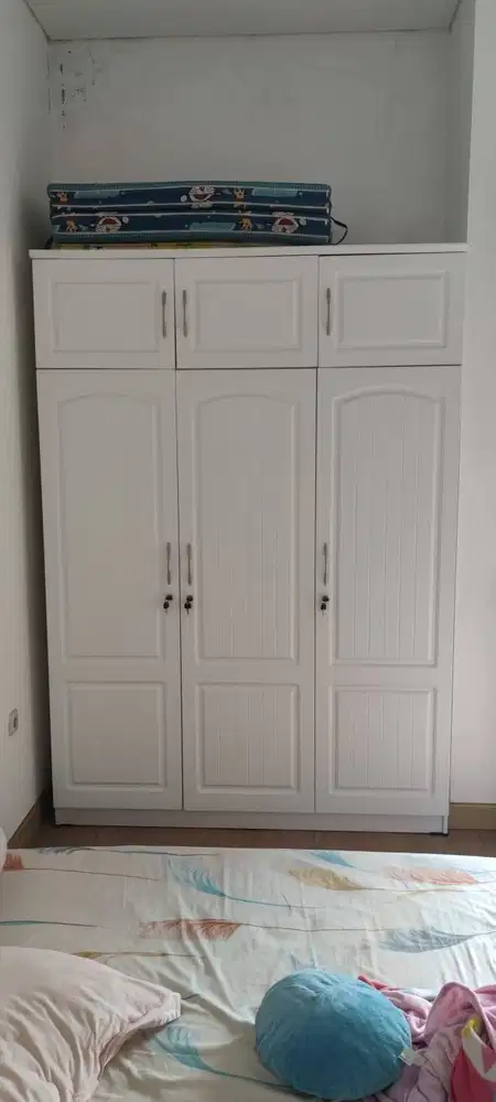 Lemari 3 Pintu Putih Kayu