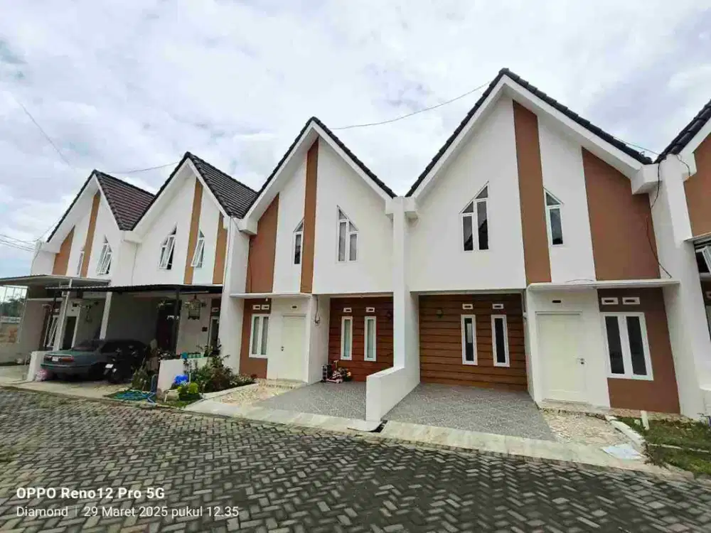 RUMAH VILLA MEWAH DEKAT BATU 2 LANTAI