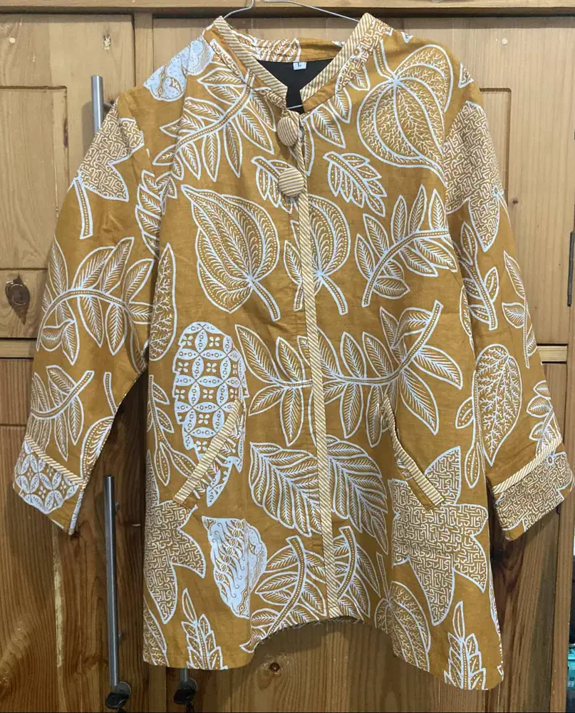Tunik Batik Modern – L- Mustard Brown – Elegant & Unik