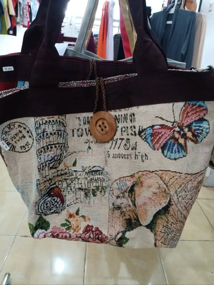 Tas Wanita Muat Banyak