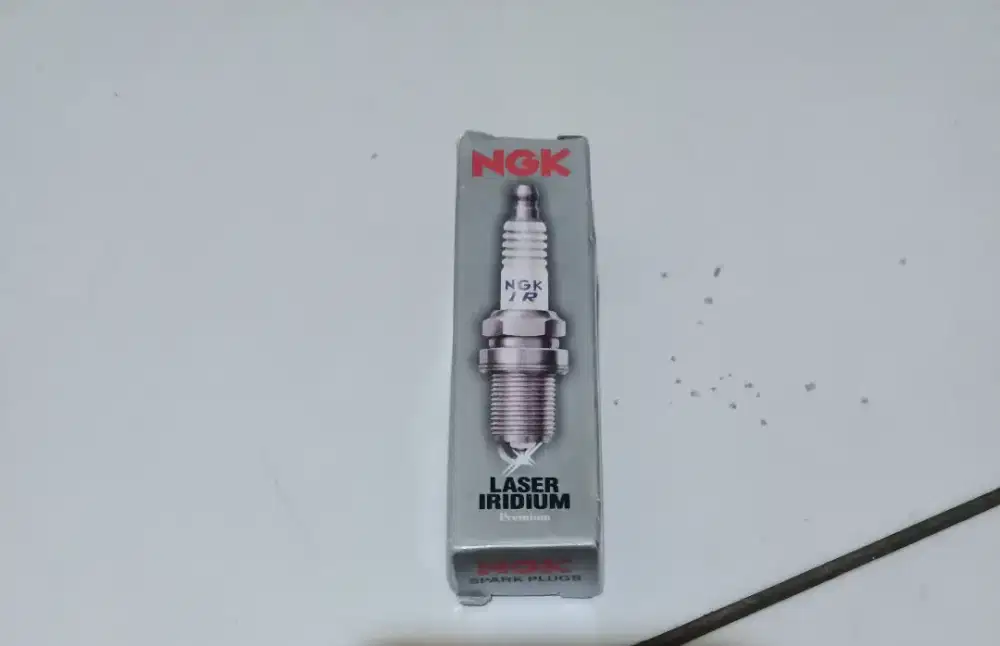 Busi NGK LASER IRIDIUM izfr6k-11s BARU