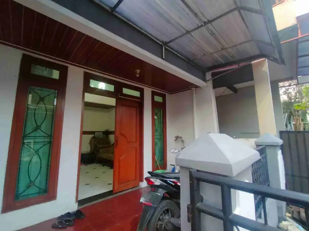 Rumah 2 1/2 Lantai Griya Loka BSD  Bagus Siap Huni