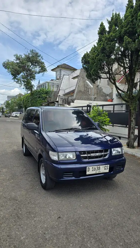 Isuzu Panther LM 2004