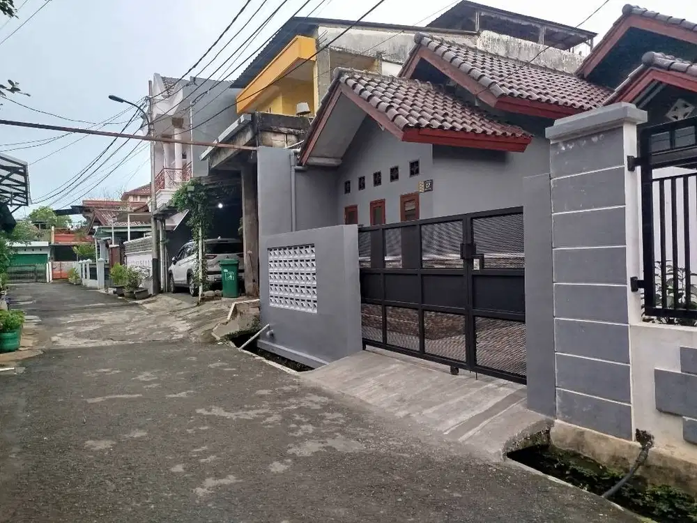 Rumah lokasi strategis di Jl Mandiri Ciracas Jaktim