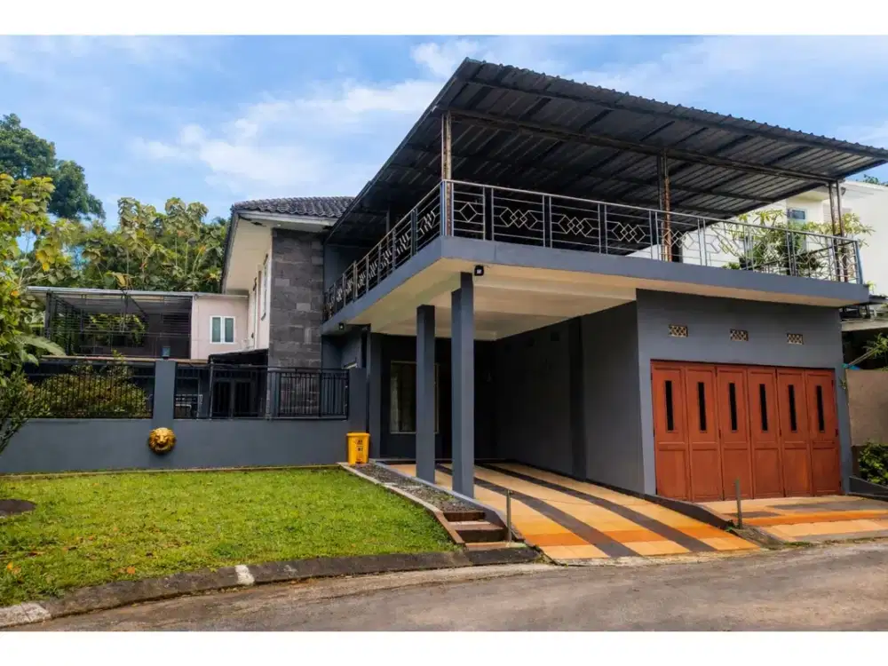 DIJUAL RUMAH 2 LANTAI BAGUS SIAP HUNI HARGA NEGO SENTUL CITY SSR1005