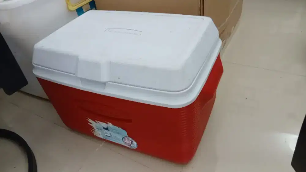 Rubbermaid Cooler Box 32L