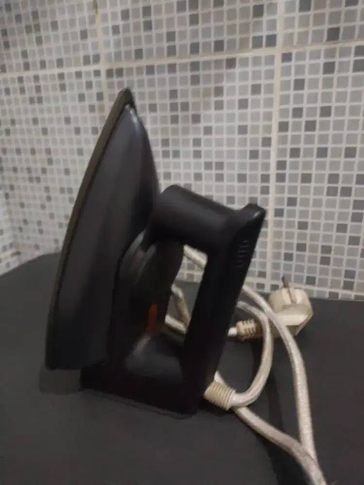 SETRIKA PAKAIAN LISTRIK