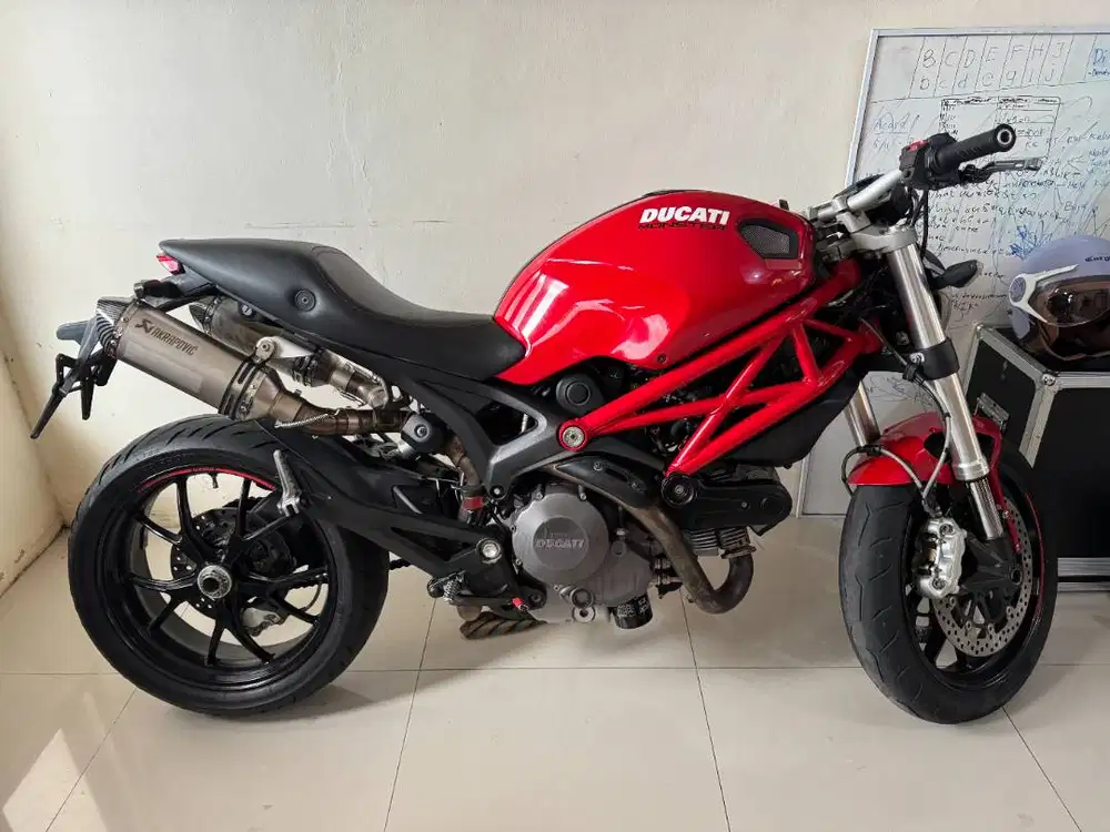 Ducati Monster 796