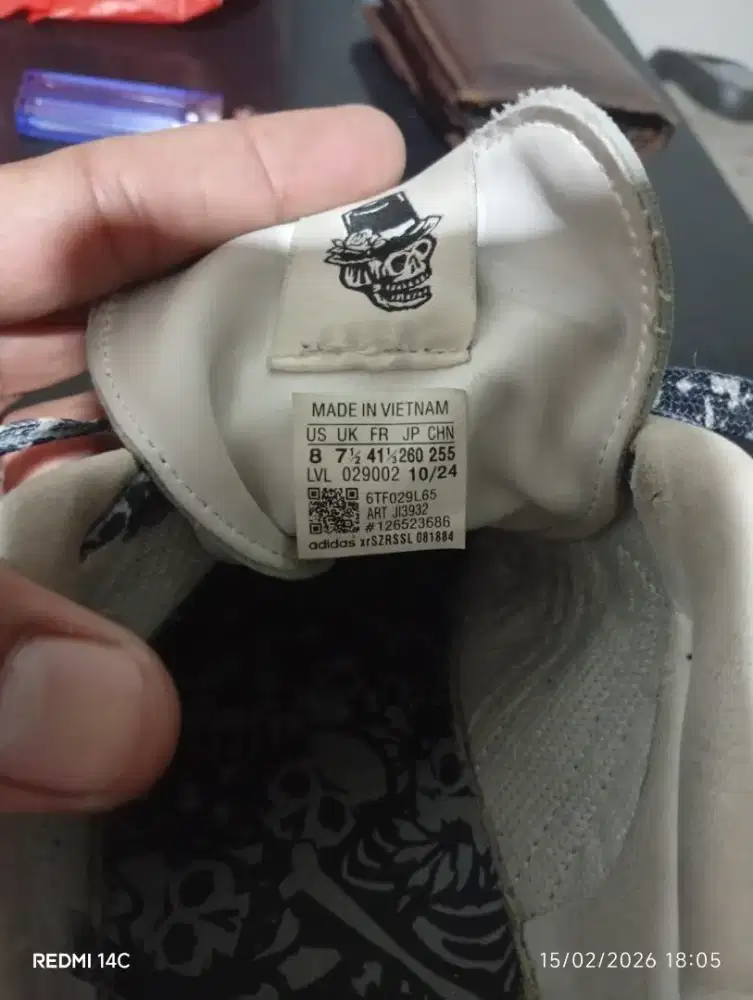 Adidas OG edisi Halloween