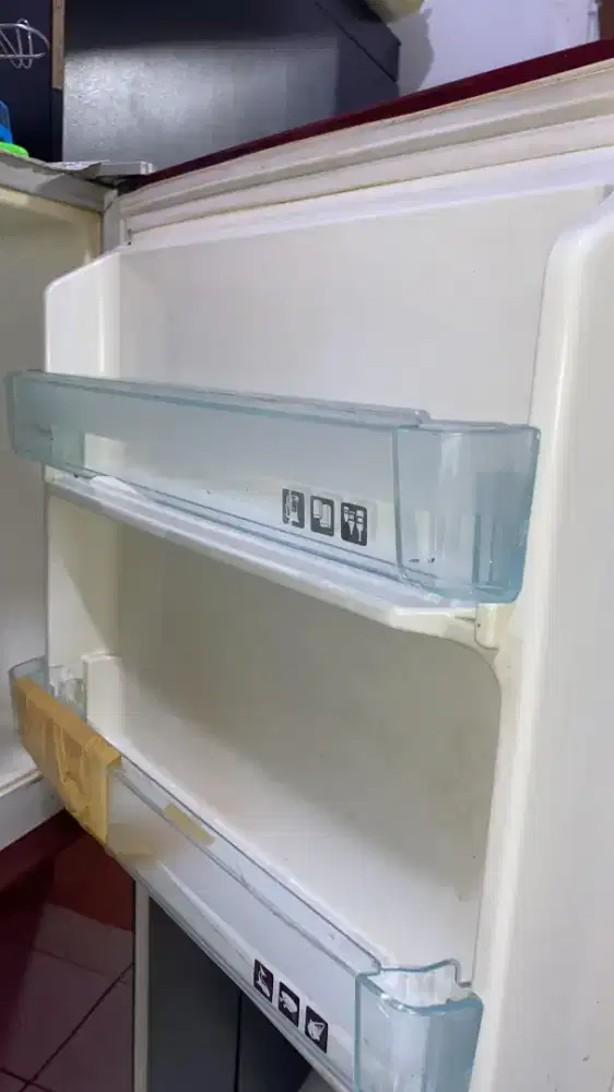 KULKAS BEKAS POLYTRON 2 PINTU