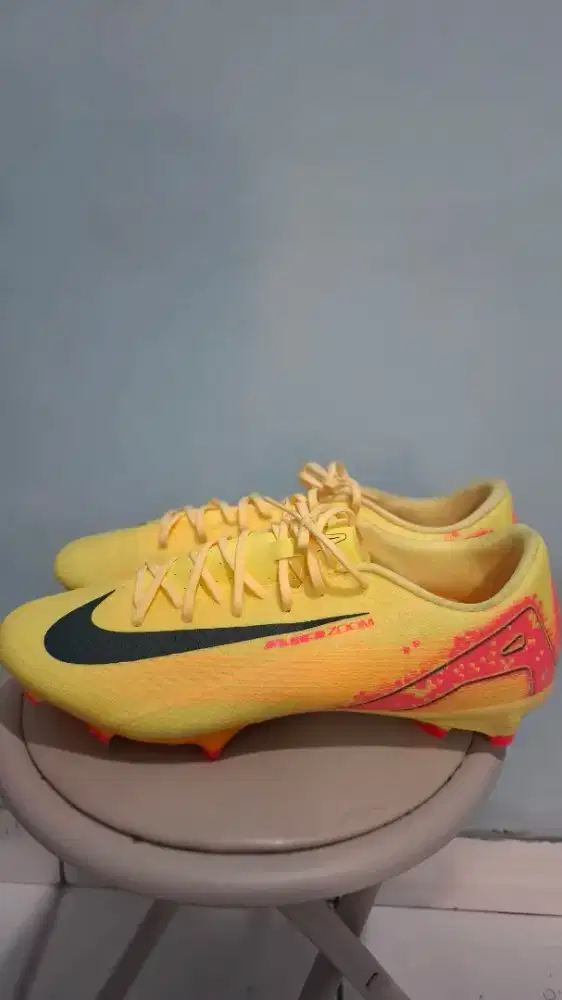 NIKE MERCURIAL ZOOM VAPOR 16 ACADEMY FG/MG X KYLIAN MBAPPE