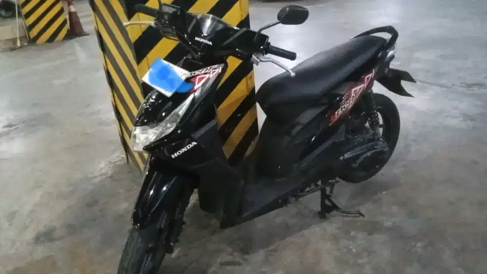 Di jual motor kesayangan beat karbu 2012 masih uuenak banget
