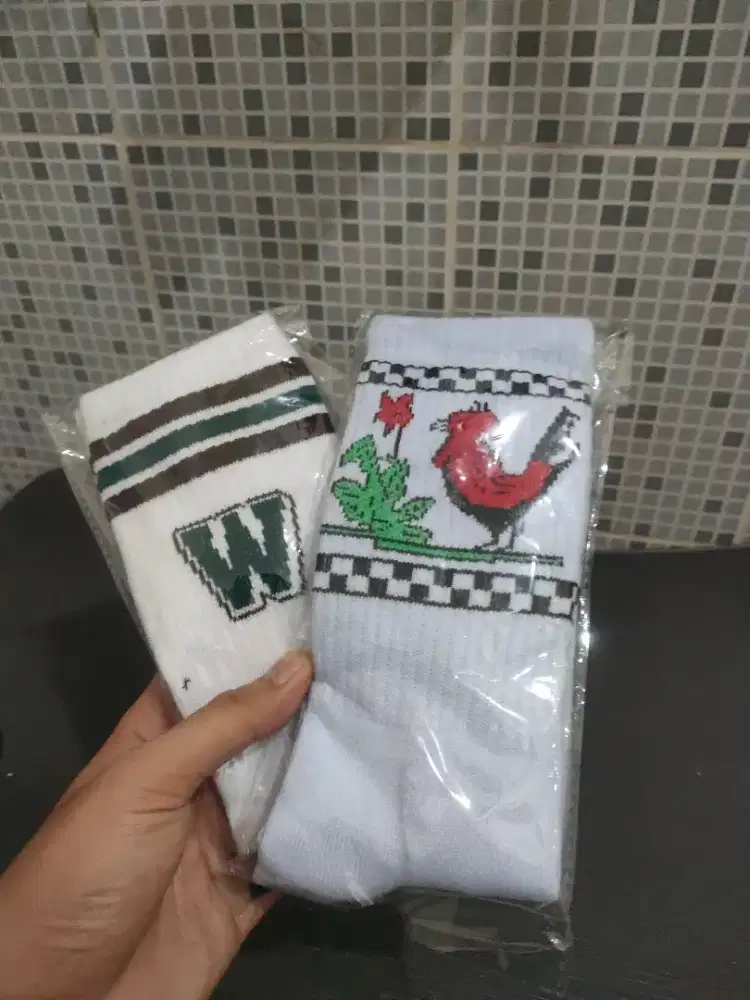 2 PCS KAOS KAKI KONDISI BARU