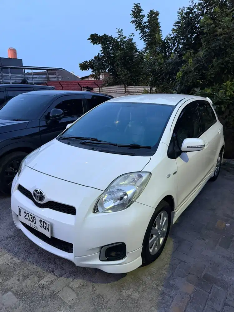 Toyota Yaris 1.5 E 2013 AT tangan pertama dari baru