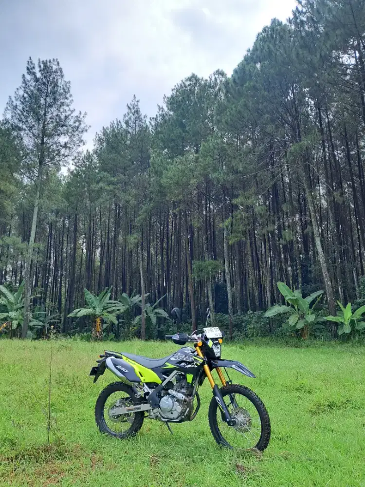 Kawasaki KLX 230 SE 2025 dan Beat deluxe keyless 2024