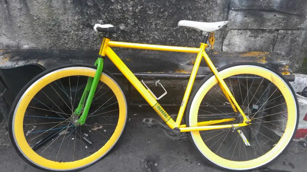 Sepeda viksi kuning