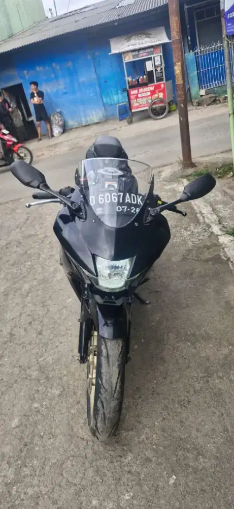 DIJUAL SUZUKI GSX R 150 THN 2021 WARNA HITAM