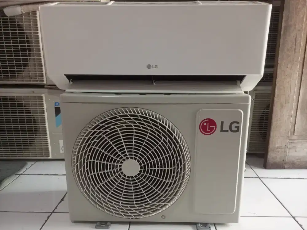 AC LG 1/2 PK LIKE NEW