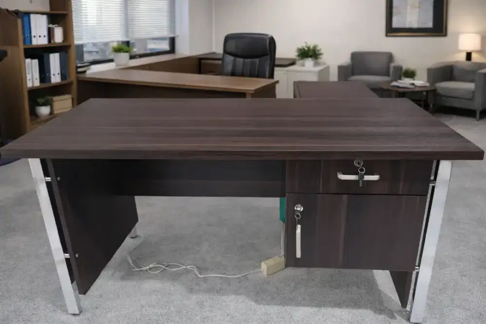 Meja Staff 1/2 Biro Kaki Besi