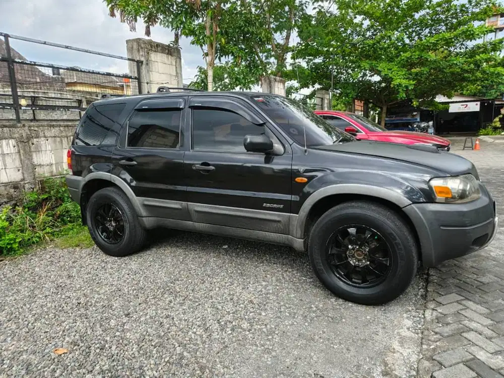 FORD ESCAPE XLT 3.000cc AT TAHUN 2003 BAN GAGAH