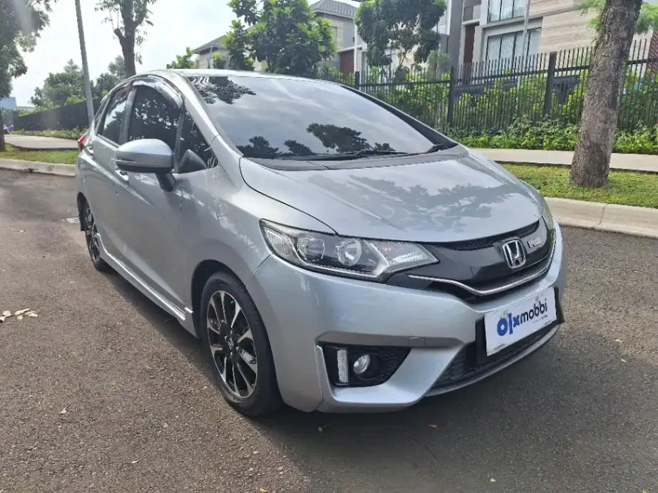 LOW DP Honda Jazz 1.5 RS Bensin-AT 2016 XLB