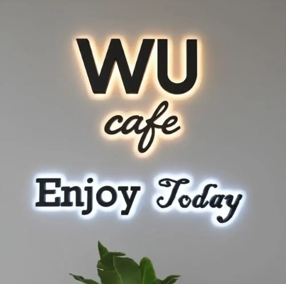 DI CARI WAITERS CAFE