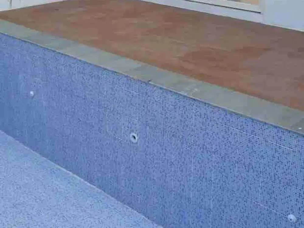 RUMAH SIAP HUNI ada kolam renang pribadi Lokasi Nempel di Kawasan BSBcity