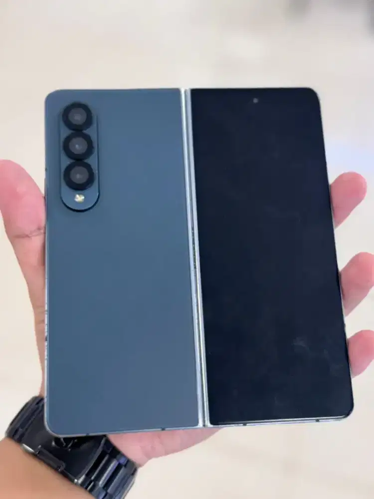 Samsung Galaxy Z Fold 4 12/256gb Fullset

Kondisi fisik mulus 95%an