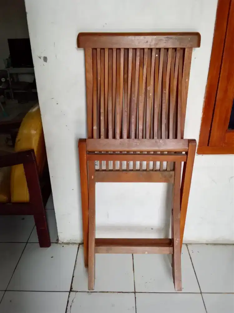 Kursi lipat kayu
