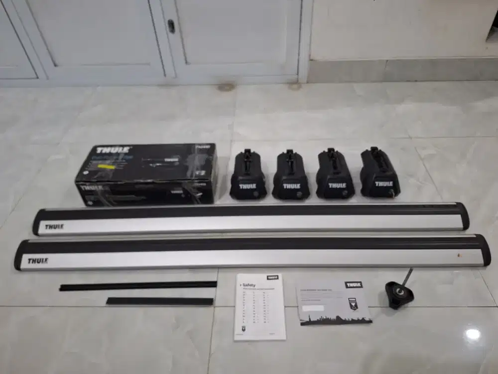 Thule Wingbar Evo 108 dan footpack untuk mobil raised rail