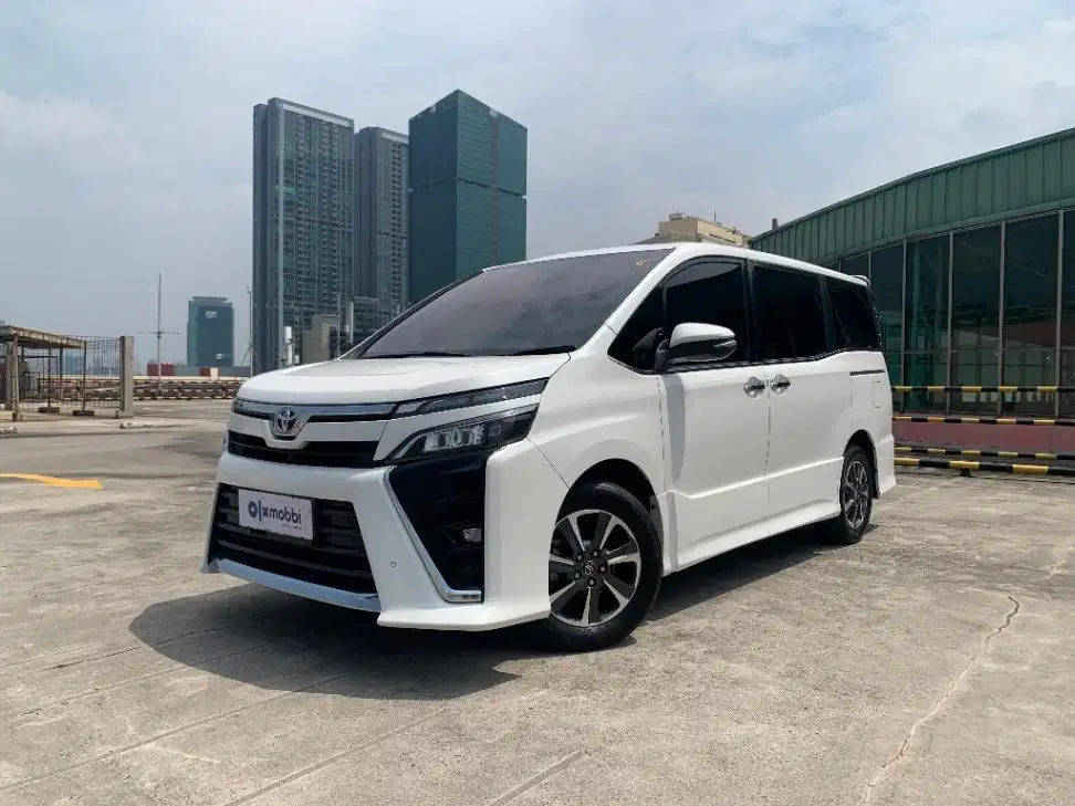 Toyota Voxy 2.0 Bensin-AT 2018