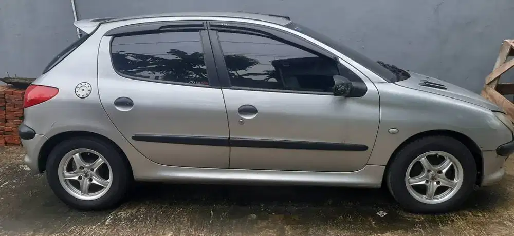 Peugeot 206 XR 1.4 MT CBU Tahun 2001