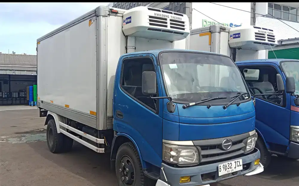 Hino Dutro 110HD double ban 6 std box freezer 2018