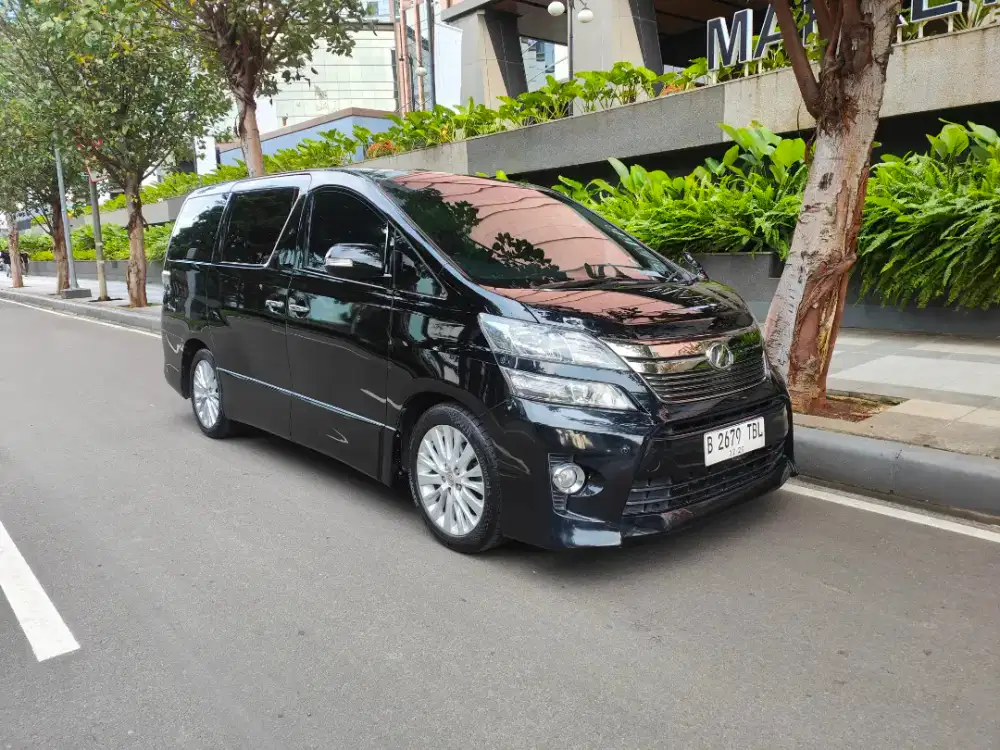 Toyota Vellfire ZG pilot seat sunroof terawat hitam Low km full spek