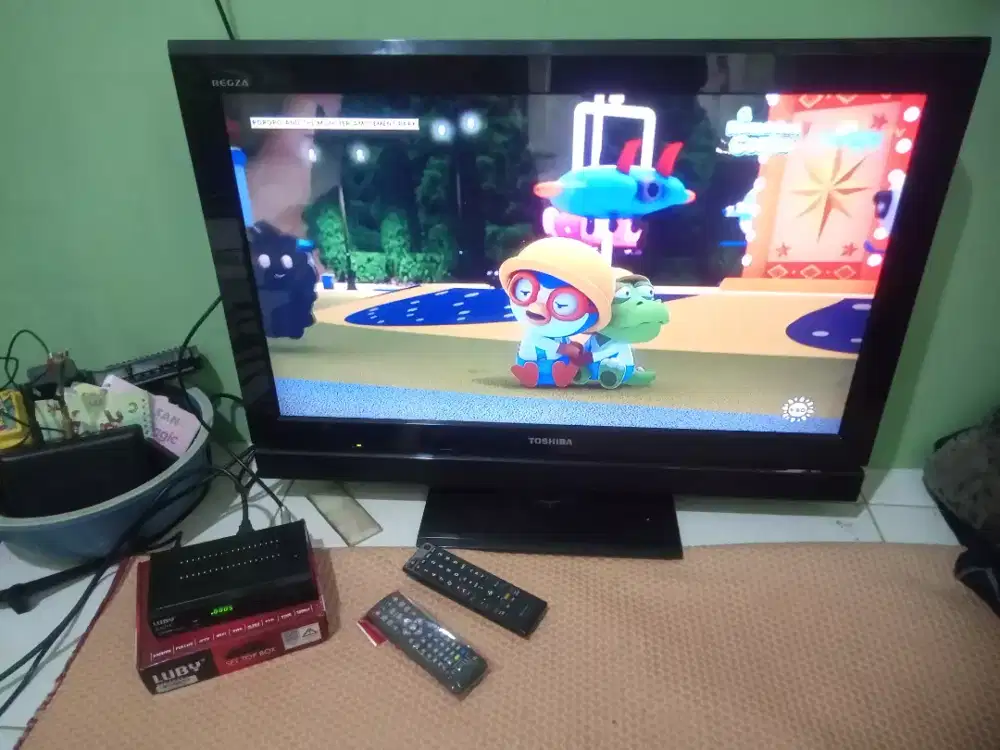 Tv lcd 32 inch toshiba+stb normal siap tonton nego tipis