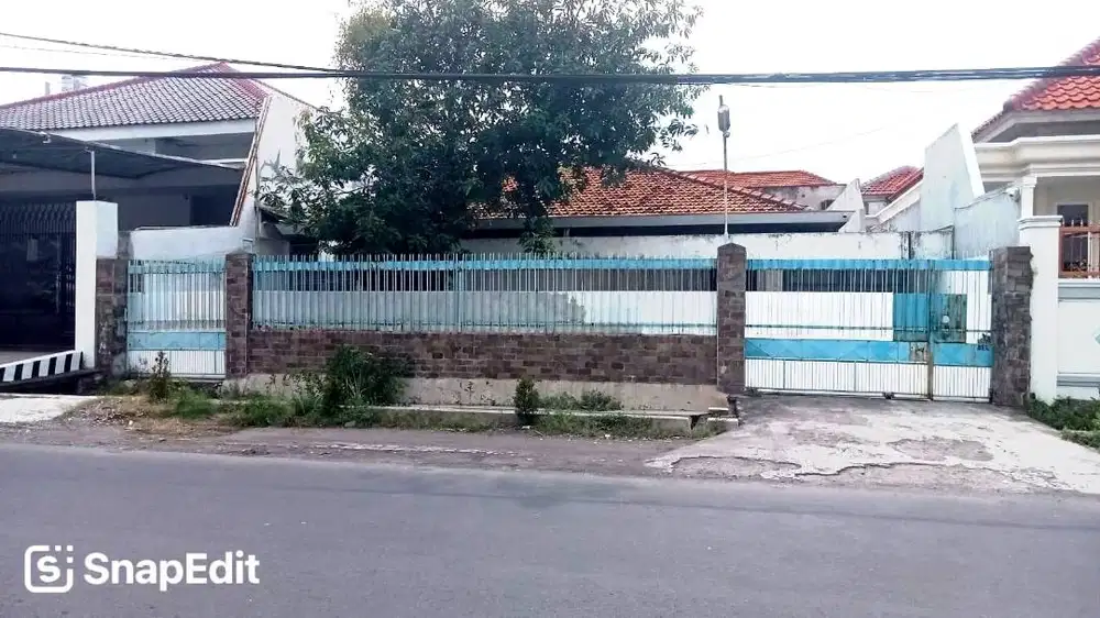 DIJUAL RUMAH KOMERSIAL DI DHARMAHUSADA COCOK UNTUK CAFE PERLU RENOV