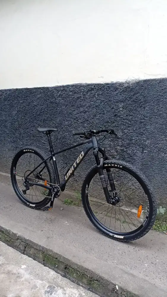 United Clovis 5.10 29er dibeli tapi ga dipake likenew