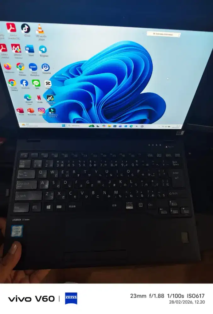 Laptop Fujitsu slim i5 gen 8