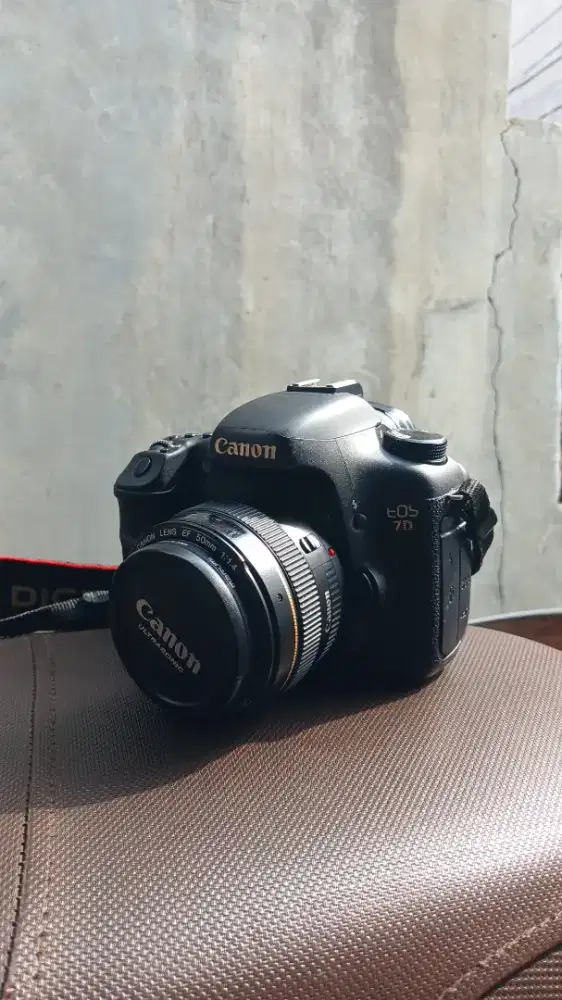 Canon 7D + 50mm f1.4 USM normal like new
